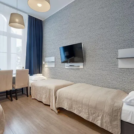 Traffic Stare Hotel